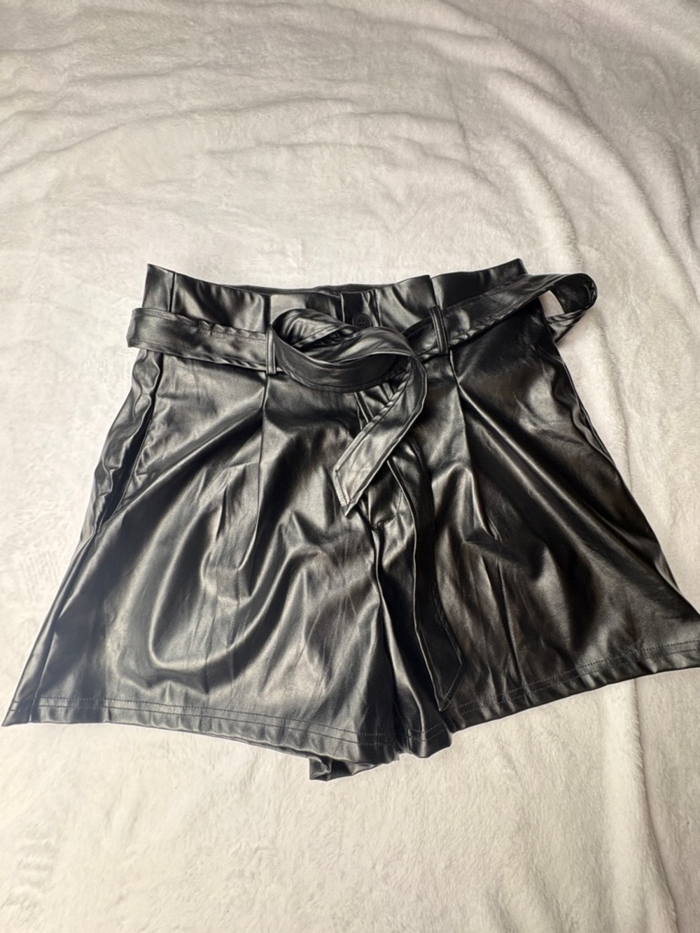 Women’s Black Faux Leather Paperbag Waist Shorts Belted High Rise Size L Trendy